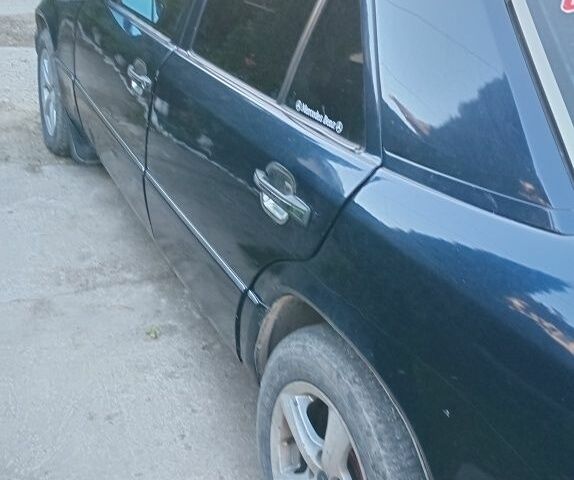 Синій Мерседес В124, об'ємом двигуна 2 л та пробігом 279 тис. км за 2200 $, фото 1 на Automoto.ua