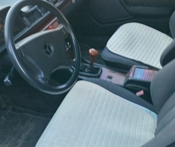 Синій Мерседес В124, об'ємом двигуна 2 л та пробігом 279 тис. км за 2200 $, фото 3 на Automoto.ua