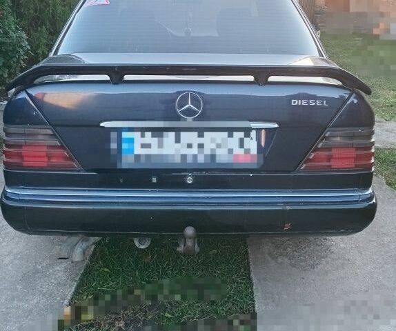 Синій Мерседес В124, об'ємом двигуна 2 л та пробігом 279 тис. км за 2200 $, фото 2 на Automoto.ua