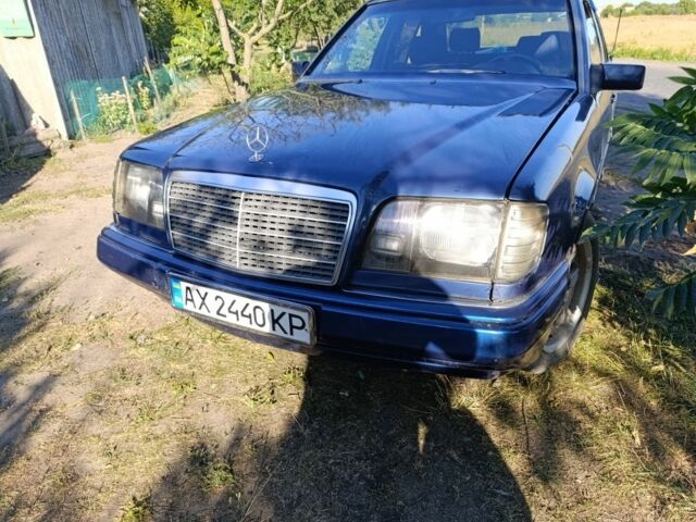 Синій Мерседес В124, об'ємом двигуна 2.3 л та пробігом 400 тис. км за 2800 $, фото 5 на Automoto.ua