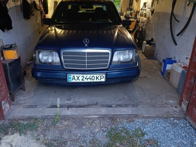 Синій Мерседес В124, об'ємом двигуна 2.3 л та пробігом 400 тис. км за 2800 $, фото 1 на Automoto.ua