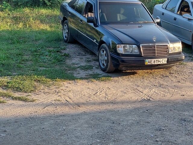 Синий Мерседес В124, объемом двигателя 2.2 л и пробегом 3 тыс. км за 1500 $, фото 4 на Automoto.ua