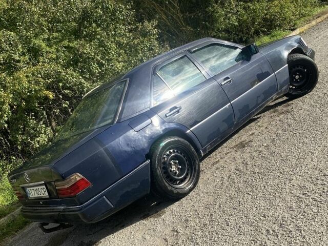 Синий Мерседес В124, объемом двигателя 2.5 л и пробегом 495 тыс. км за 1800 $, фото 2 на Automoto.ua