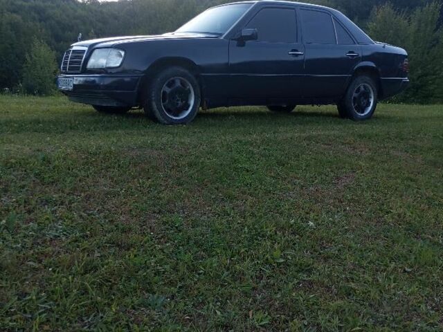 Синий Мерседес В124, объемом двигателя 3 л и пробегом 240 тыс. км за 1500 $, фото 5 на Automoto.ua