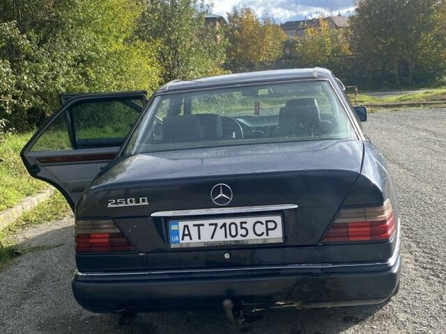 Синий Мерседес В124, объемом двигателя 2.5 л и пробегом 495 тыс. км за 1800 $, фото 3 на Automoto.ua