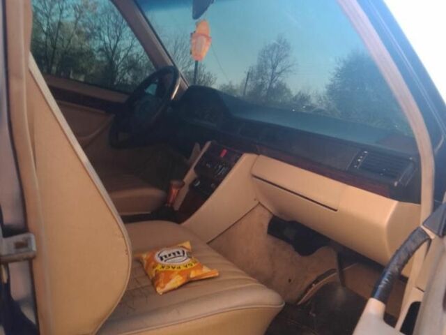 Синий Мерседес В124, объемом двигателя 3 л и пробегом 240 тыс. км за 1500 $, фото 8 на Automoto.ua