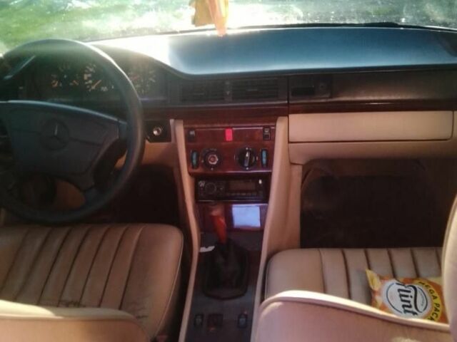 Синий Мерседес В124, объемом двигателя 3 л и пробегом 240 тыс. км за 1500 $, фото 7 на Automoto.ua