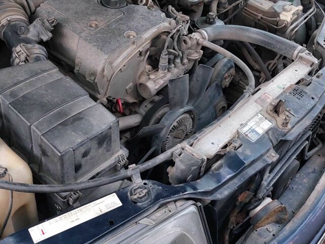 Синий Мерседес В124, объемом двигателя 2.2 л и пробегом 3 тыс. км за 1500 $, фото 5 на Automoto.ua