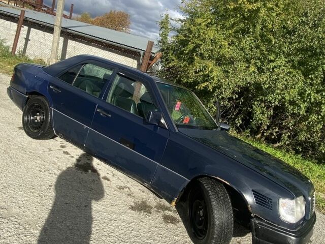 Синий Мерседес В124, объемом двигателя 2.5 л и пробегом 495 тыс. км за 1800 $, фото 1 на Automoto.ua