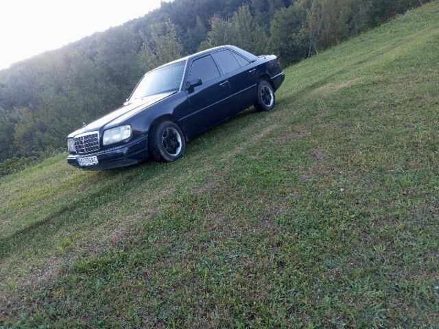 Синий Мерседес В124, объемом двигателя 3 л и пробегом 240 тыс. км за 1500 $, фото 3 на Automoto.ua