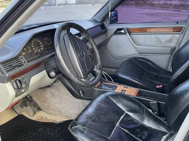 Синий Мерседес В124, объемом двигателя 3 л и пробегом 400 тыс. км за 1600 $, фото 7 на Automoto.ua