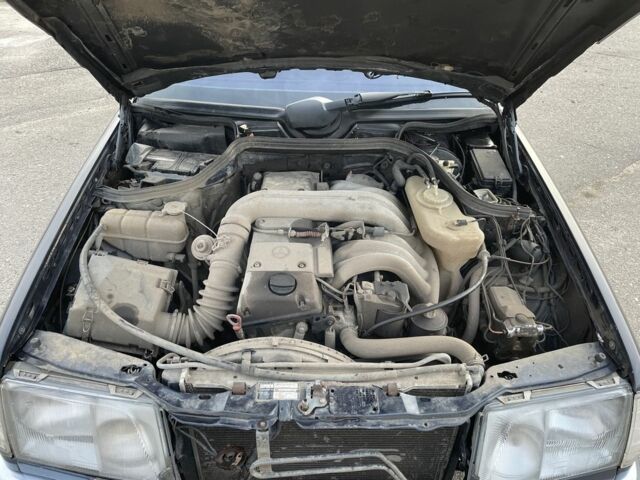 Синий Мерседес В124, объемом двигателя 3 л и пробегом 400 тыс. км за 1600 $, фото 4 на Automoto.ua