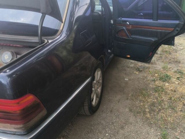 Синий Мерседес В124, объемом двигателя 4.2 л и пробегом 1000 тыс. км за 3000 $, фото 6 на Automoto.ua