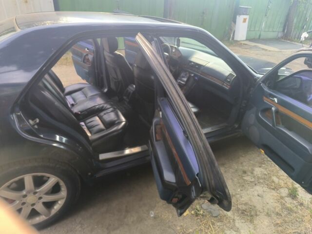 Синий Мерседес В124, объемом двигателя 4.2 л и пробегом 1000 тыс. км за 3000 $, фото 1 на Automoto.ua