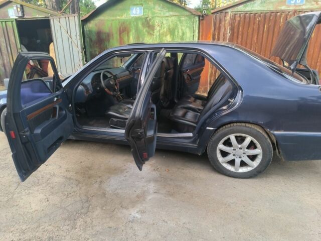 Синий Мерседес В124, объемом двигателя 4.2 л и пробегом 1000 тыс. км за 3000 $, фото 3 на Automoto.ua