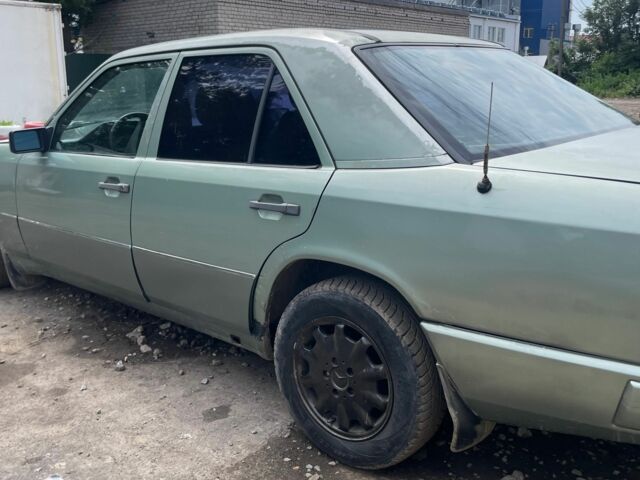 Зелений Мерседес В124, об'ємом двигуна 2.3 л та пробігом 3 тис. км за 1400 $, фото 2 на Automoto.ua