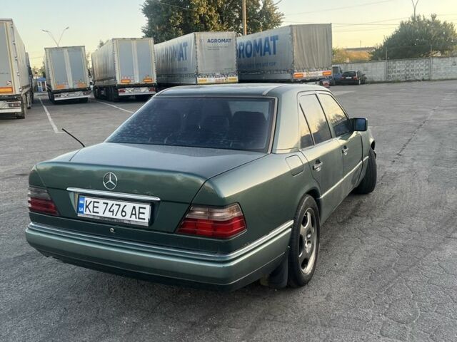 Зелений Мерседес В124, об'ємом двигуна 3.2 л та пробігом 500 тис. км за 3000 $, фото 3 на Automoto.ua
