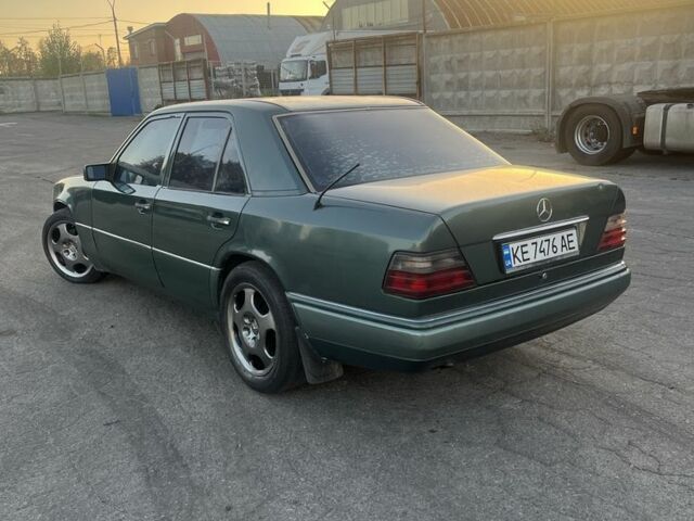 Зелений Мерседес В124, об'ємом двигуна 3.2 л та пробігом 500 тис. км за 3000 $, фото 4 на Automoto.ua