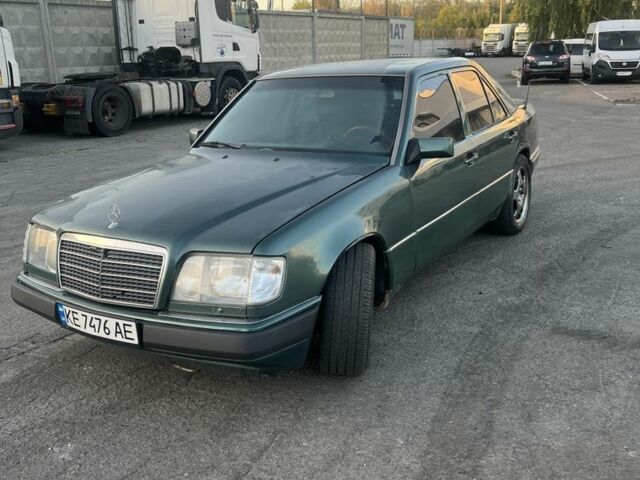 Зелений Мерседес В124, об'ємом двигуна 3.2 л та пробігом 500 тис. км за 3000 $, фото 2 на Automoto.ua