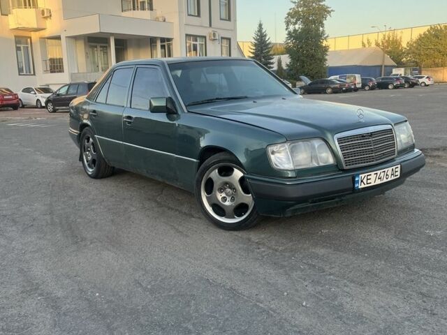 Зелений Мерседес В124, об'ємом двигуна 3.2 л та пробігом 500 тис. км за 3000 $, фото 1 на Automoto.ua