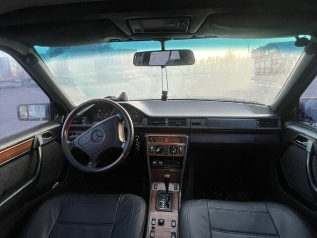 Зелений Мерседес В124, об'ємом двигуна 3.2 л та пробігом 500 тис. км за 3000 $, фото 5 на Automoto.ua