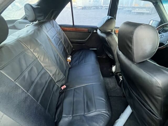 Зелений Мерседес В124, об'ємом двигуна 3.2 л та пробігом 500 тис. км за 3000 $, фото 6 на Automoto.ua