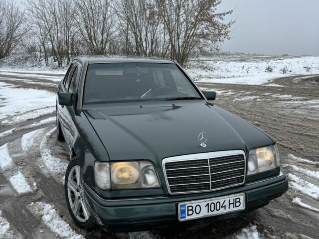 Зеленый Мерседес В124, объемом двигателя 2 л и пробегом 400 тыс. км за 3900 $, фото 11 на Automoto.ua