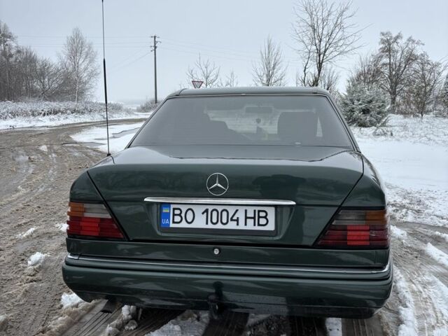 Зеленый Мерседес В124, объемом двигателя 2 л и пробегом 400 тыс. км за 3900 $, фото 22 на Automoto.ua