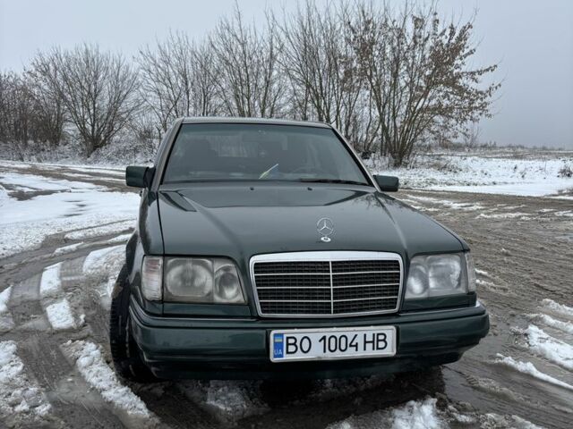 Зеленый Мерседес В124, объемом двигателя 2 л и пробегом 400 тыс. км за 3900 $, фото 4 на Automoto.ua