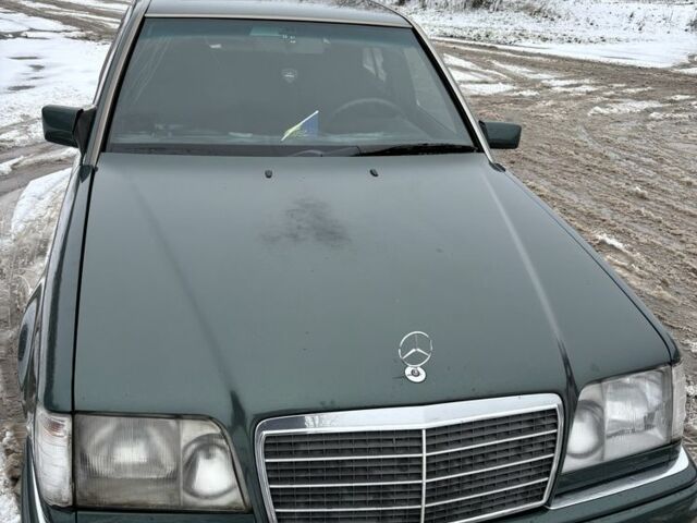 Зеленый Мерседес В124, объемом двигателя 2 л и пробегом 400 тыс. км за 3900 $, фото 12 на Automoto.ua