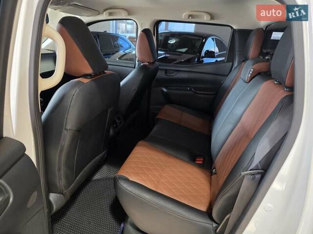 Белый Мерседес X-Class, объемом двигателя 2.3 л и пробегом 198 тыс. км за 37999 $, фото 45 на Automoto.ua