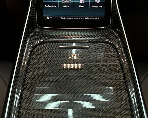 Черный Мерседес AMG GT 4, объемом двигателя 4 л и пробегом 15 тыс. км за 125000 $, фото 31 на Automoto.ua
