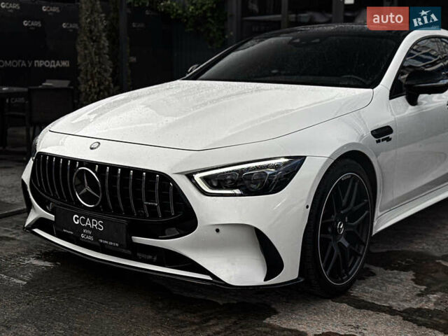 Белый Мерседес AMG GT 4-Door Coupe, объемом двигателя 3 л и пробегом 97 тыс. км за 75000 $, фото 1 на Automoto.ua