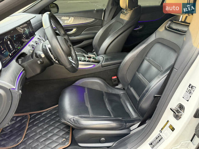 Белый Мерседес AMG GT 4-Door Coupe, объемом двигателя 3 л и пробегом 45 тыс. км за 89000 $, фото 10 на Automoto.ua