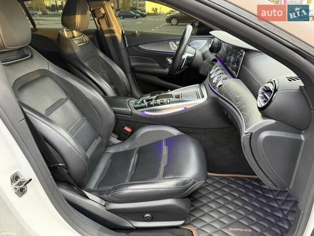 Белый Мерседес AMG GT 4-Door Coupe, объемом двигателя 3 л и пробегом 45 тыс. км за 89000 $, фото 17 на Automoto.ua