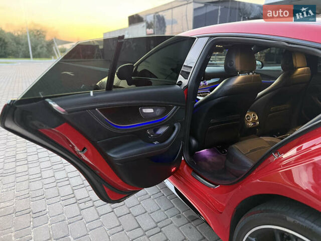 Красный Мерседес AMG GT 4-Door Coupe, объемом двигателя 4 л и пробегом 99 тыс. км за 90900 $, фото 20 на Automoto.ua
