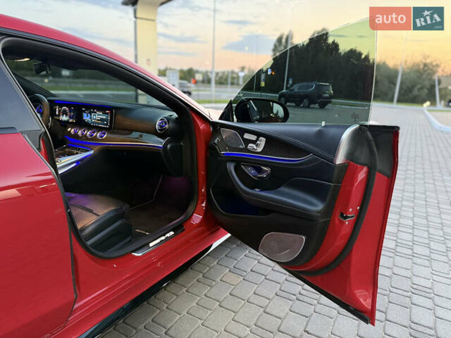 Красный Мерседес AMG GT 4-Door Coupe, объемом двигателя 4 л и пробегом 99 тыс. км за 90900 $, фото 23 на Automoto.ua
