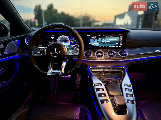 Красный Мерседес AMG GT 4-Door Coupe, объемом двигателя 4 л и пробегом 99 тыс. км за 90900 $, фото 19 на Automoto.ua