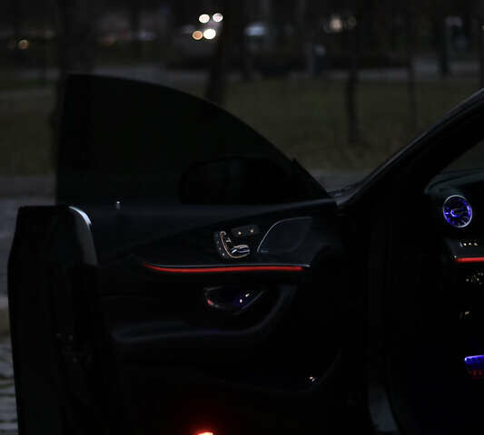 Серый Мерседес AMG GT 4-Door Coupe, объемом двигателя 3 л и пробегом 103 тыс. км за 69000 $, фото 16 на Automoto.ua