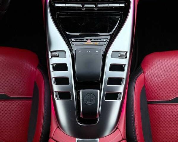 Серый Мерседес AMG GT 4-Door Coupe, объемом двигателя 3 л и пробегом 59 тыс. км за 88999 $, фото 8 на Automoto.ua