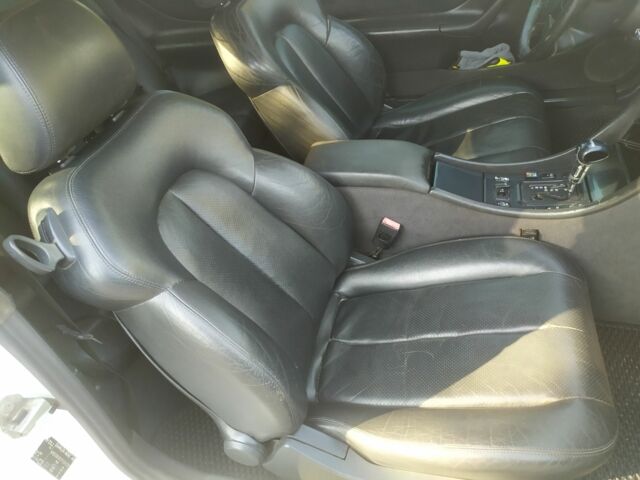 Белый Мерседес CLK-Class, объемом двигателя 3.2 л и пробегом 333 тыс. км за 5000 $, фото 13 на Automoto.ua