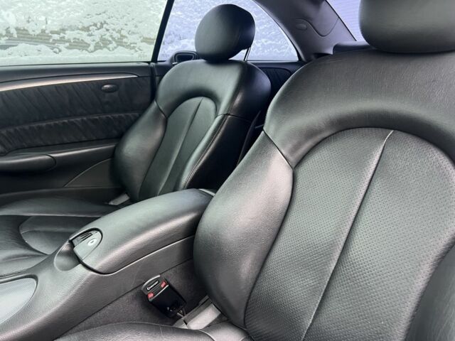 Белый Мерседес CLK-Class, объемом двигателя 2.6 л и пробегом 240 тыс. км за 5600 $, фото 6 на Automoto.ua