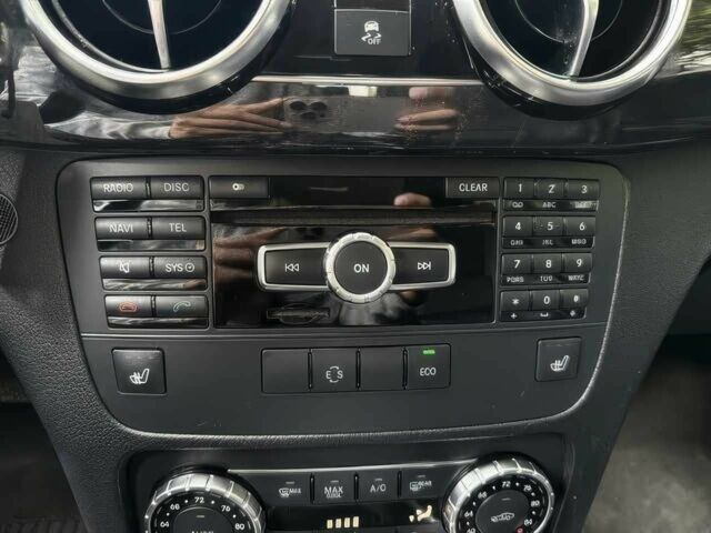 Белый Мерседес CLK-Class, объемом двигателя 3.5 л и пробегом 104 тыс. км за 12300 $, фото 9 на Automoto.ua