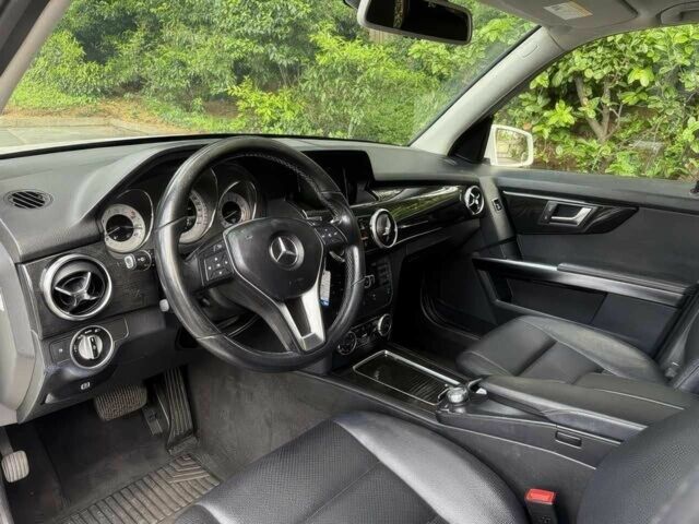 Белый Мерседес CLK-Class, объемом двигателя 3.5 л и пробегом 104 тыс. км за 12300 $, фото 6 на Automoto.ua