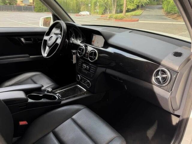 Белый Мерседес CLK-Class, объемом двигателя 3.5 л и пробегом 104 тыс. км за 12300 $, фото 5 на Automoto.ua