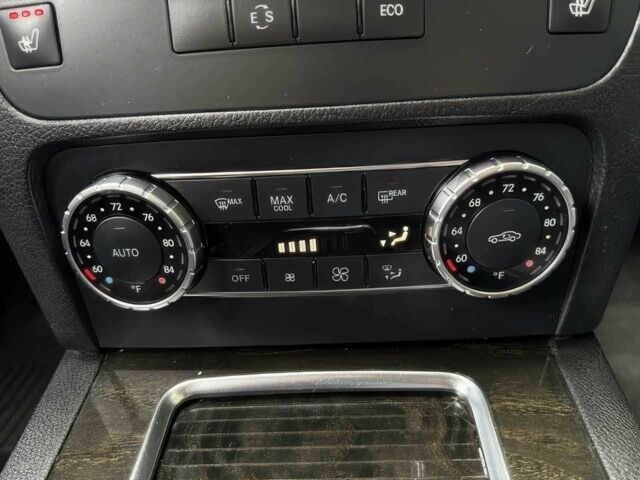 Белый Мерседес CLK-Class, объемом двигателя 3.5 л и пробегом 104 тыс. км за 12300 $, фото 10 на Automoto.ua