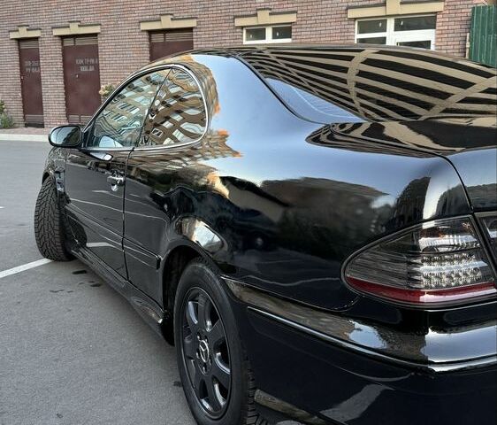 Черный Мерседес CLK-Class, объемом двигателя 3.2 л и пробегом 338 тыс. км за 8500 $, фото 4 на Automoto.ua