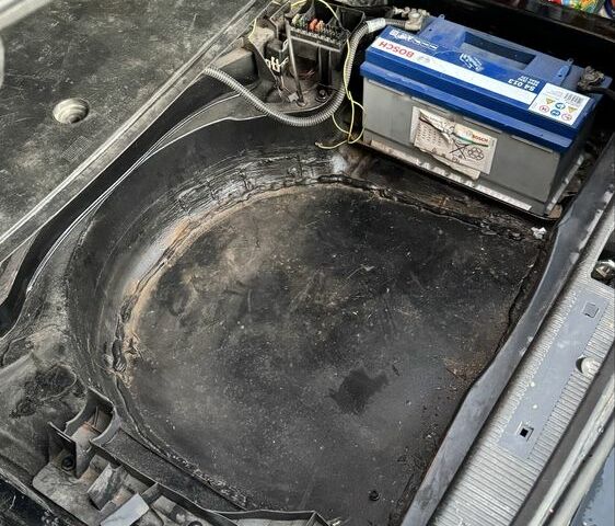 Черный Мерседес CLK-Class, объемом двигателя 3.2 л и пробегом 338 тыс. км за 8500 $, фото 19 на Automoto.ua