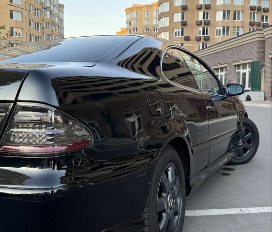 Черный Мерседес CLK-Class, объемом двигателя 3.2 л и пробегом 338 тыс. км за 8500 $, фото 6 на Automoto.ua