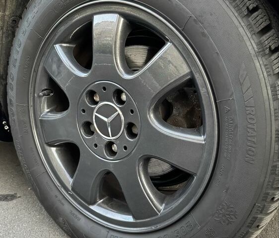 Черный Мерседес CLK-Class, объемом двигателя 3.2 л и пробегом 338 тыс. км за 8500 $, фото 15 на Automoto.ua